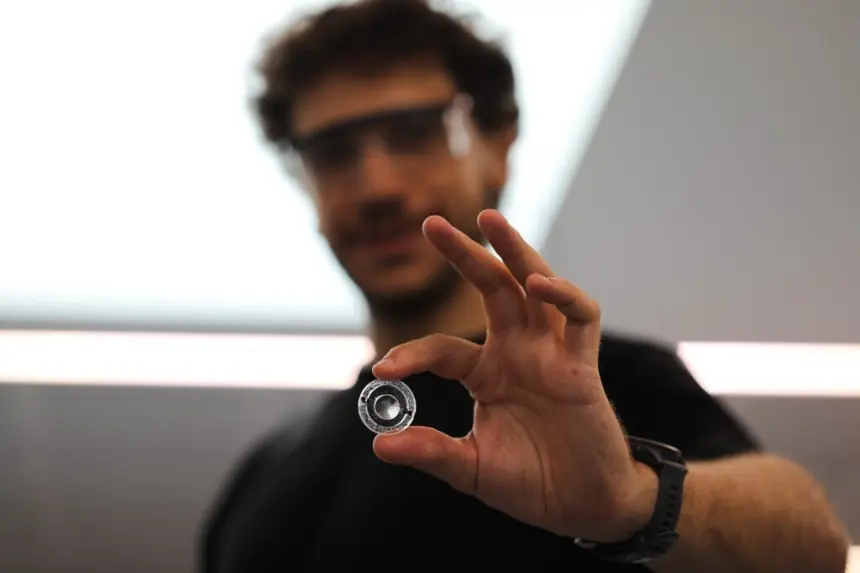 Thấu kính graphene biết “tự lấy nét”: Camera tương lai có thể hoạt động giống mắt người
