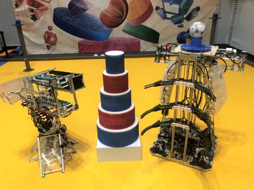 Khi AI có thể viết code, sinh viên vẫn phải học cách biến ý tưởng thành robot thật
