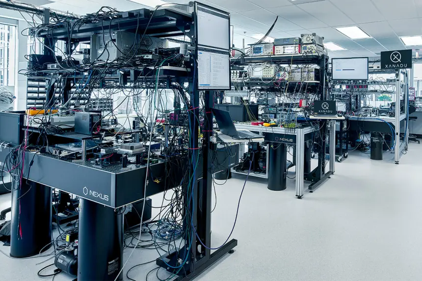 Quantum computer không thể mãi được lắp bằng tay: Cuộc đua mới là xây “fab” cho photon