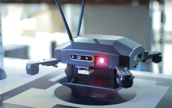 Không cần robot bê hàng: Drone kiểm kho tự động đang biến inventory thành công việc chạy 24/7
