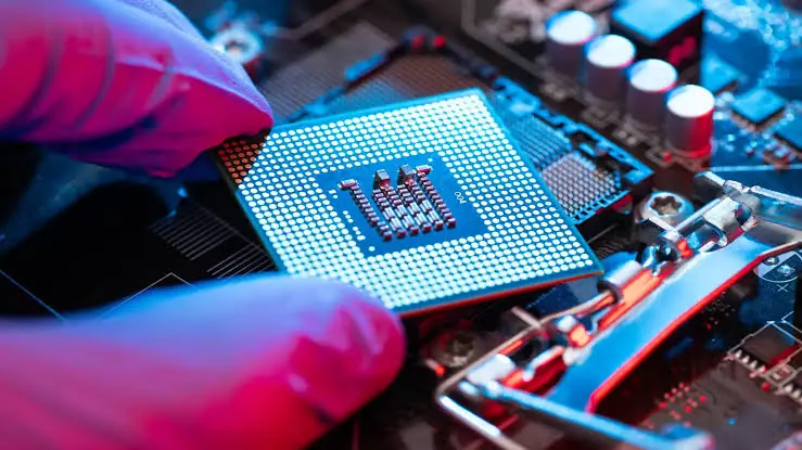 Không phải mọi dữ liệu đều chạy cùng tốc độ: Transistor mới có thể tự điều chỉnh cách nó “nhớ thời gian”